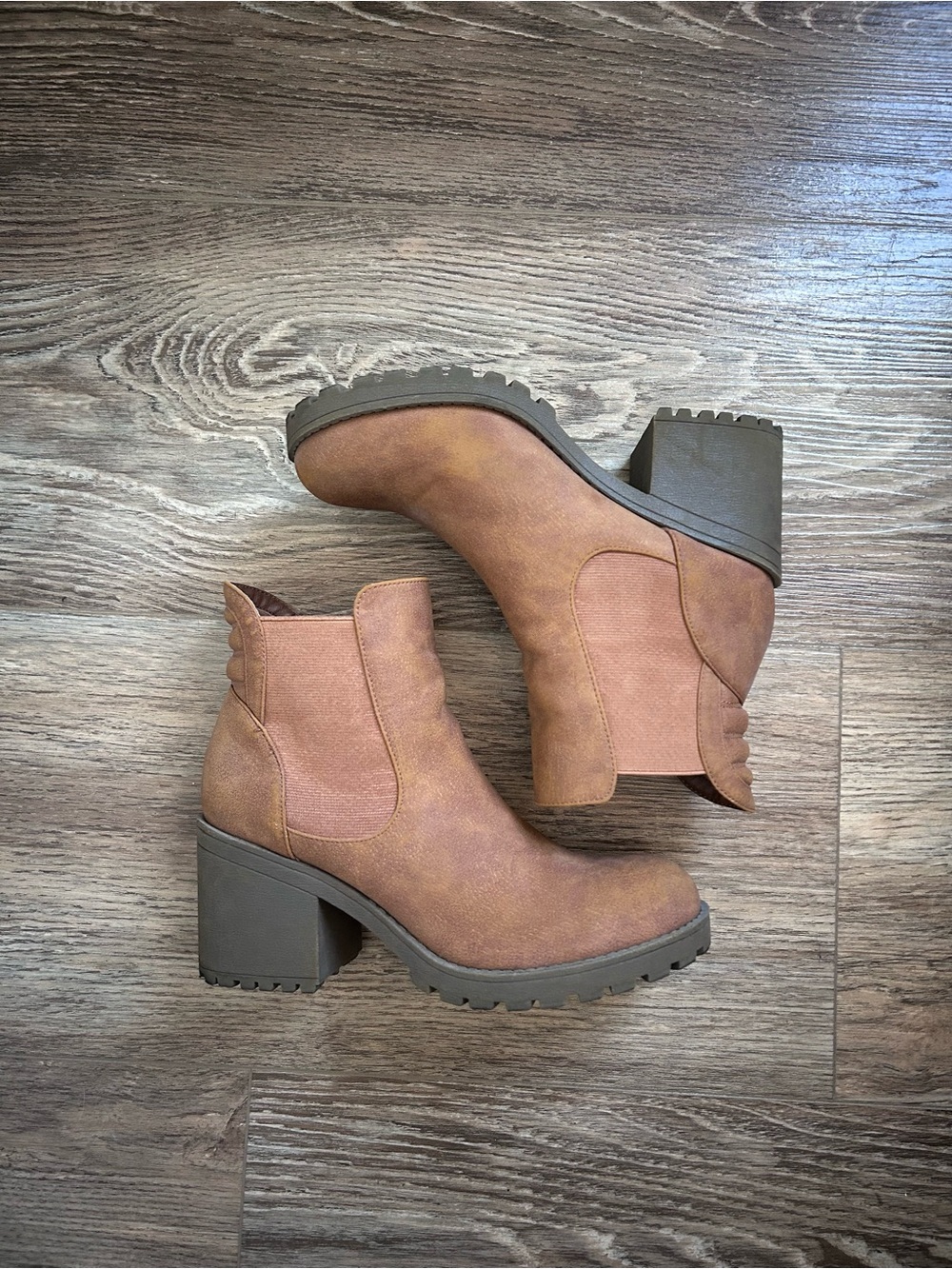 Women’s Brown Chunky Heel Chelsea Boot